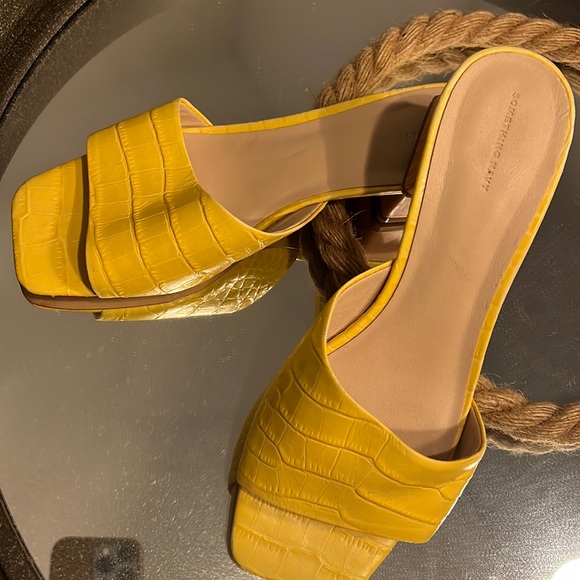 Something navy heel size 7 - Picture 1 of 4